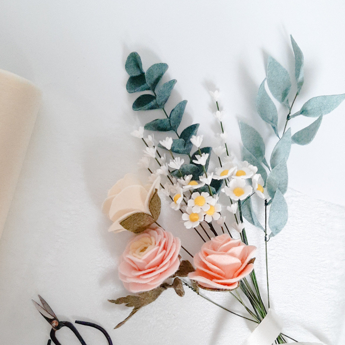 Felt White Lavender Bouquet - The Tsubaki