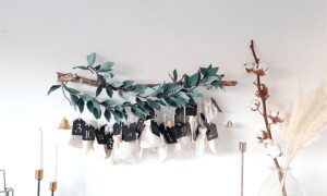 Advent calendar felt leaf garland