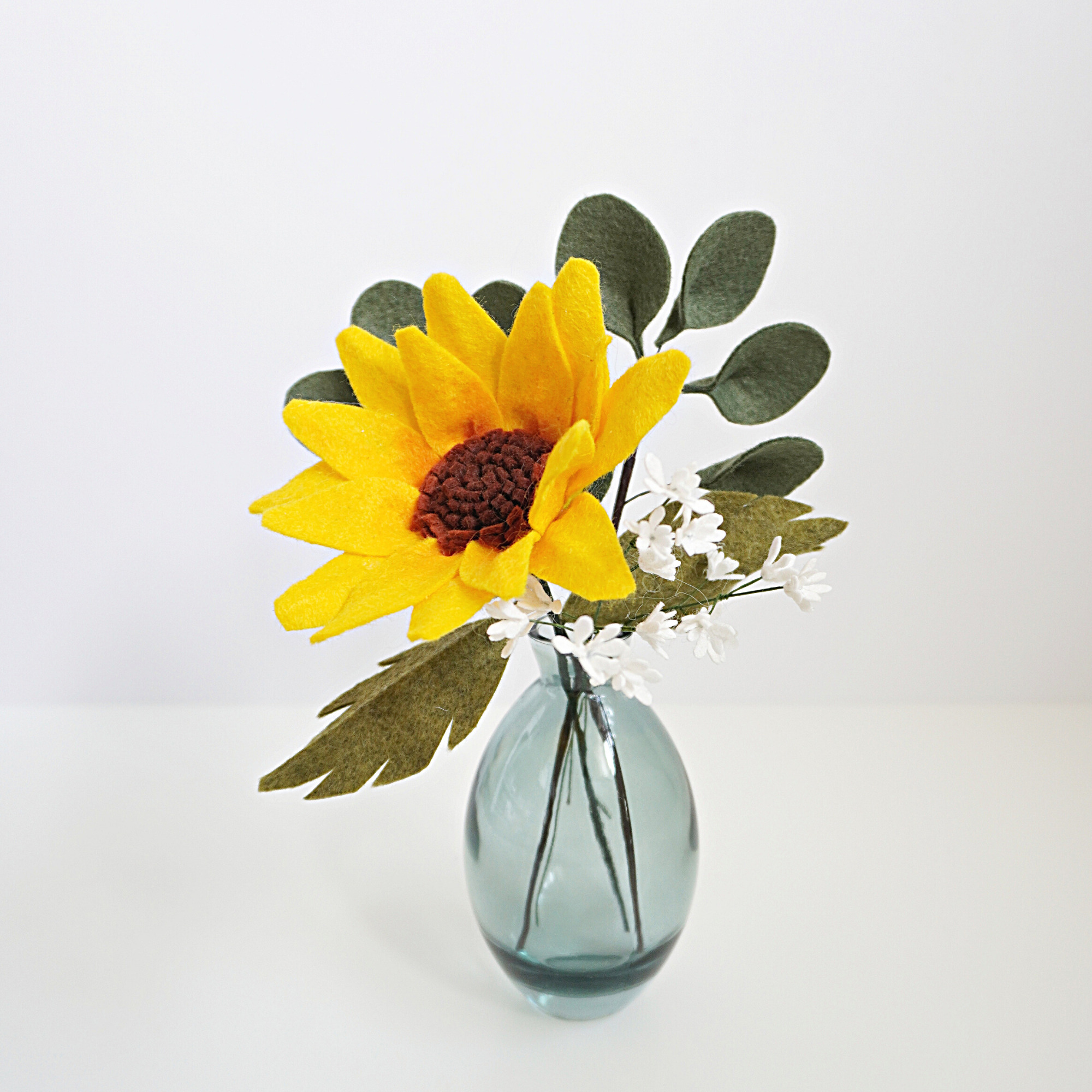 Sunflower bouquet in vase