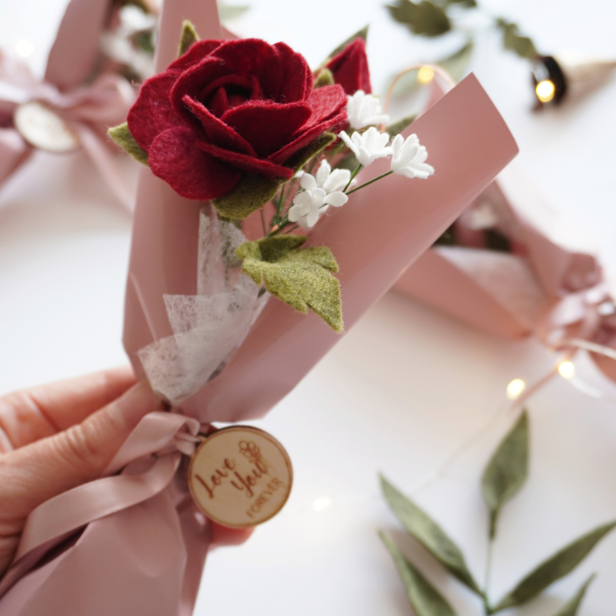 Mini rose bouquet with baby's breath wooden tag