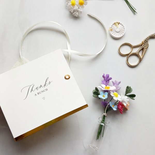 Thank you card with personalised mini bouquet and glass vase Thank you card with personalised mini bouquet and glass vase