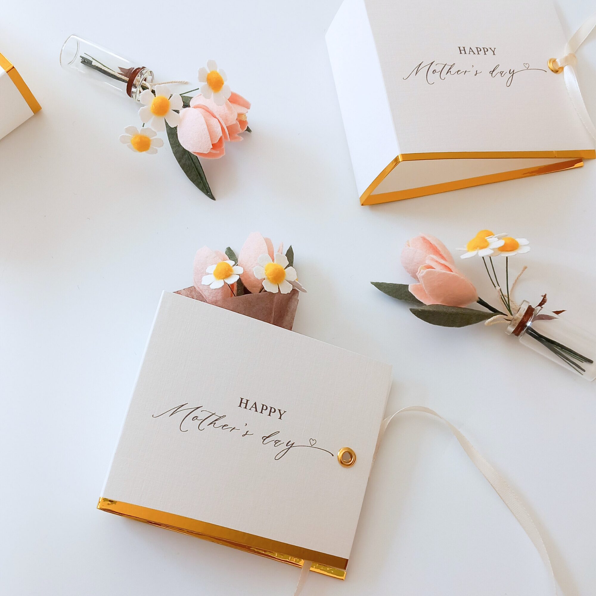 Greeting card with Felt tiny bouquet 1